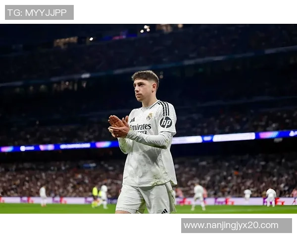 足球明星精彩瞬间高清射门照片展现足球魅力与运动激情